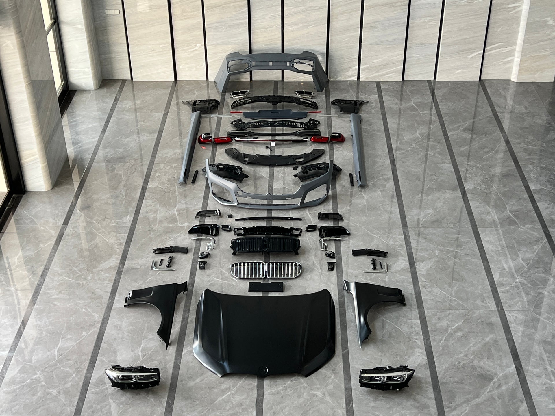 CONVERSION BODY KIT FOR BMW 7 SERIES G12 2016 - 2019 UPGRADE to BMW 7 SERIES G12 FACELIFT 2020 - 2022

Set includes:

Front Bumper Assembly

Hood / Bonnet
Front Fenders
Front Grille
Headlights
Side Skirts
Rear Bumper Assembly
Tail Lights
Rear Diffuser with Exhaust tips

Material: Fiberglass

Note: Professional installation is required. Headlights fit only if you have led headlights, not laser