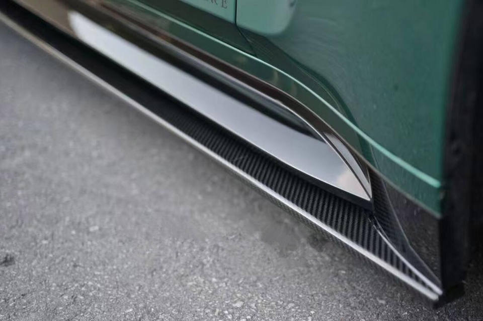 FLAT SHAPE CARBON FIBER SIDE SKIRTS EXTENSION ROCKER PANEL FOR BMW M3 G80 M4 G82 2020+  Set include:    Side Skirts Material: Carbon Fiber NOTE: Professional installation is required 