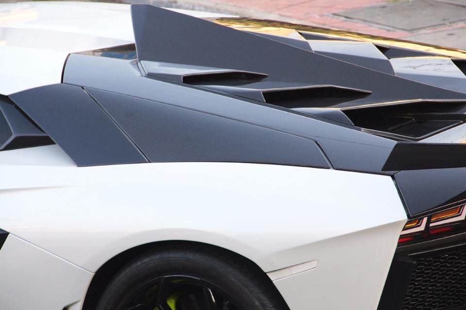 Carbon Engine Hood Vents For Lamborghini Aventador LP700  Set include:   Engine Hoods Vents Material: Real Carbon Fiber
