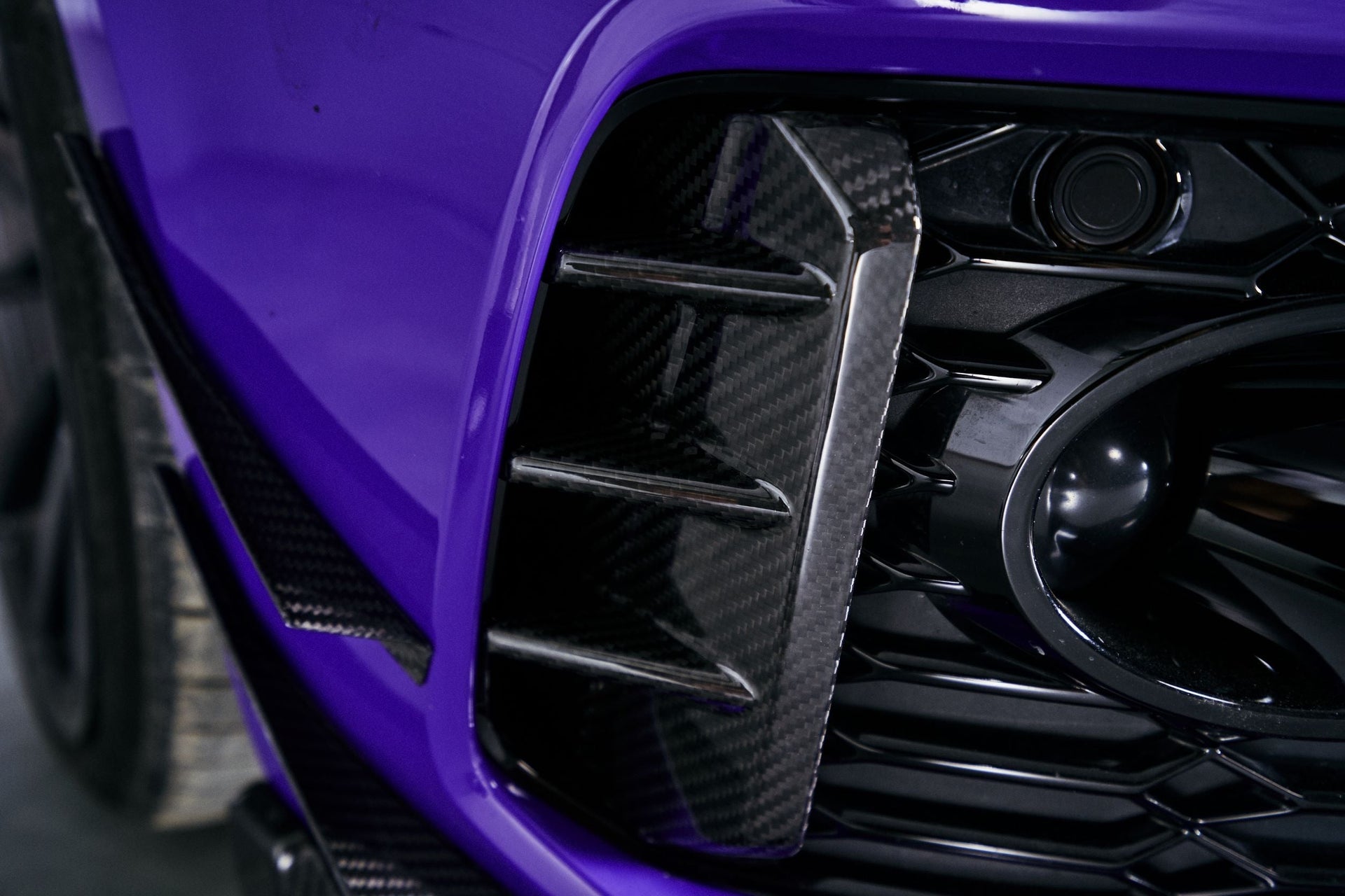 KARBEL CARBON DRY CARBON FIBER FOG LIGHT TRIM OVERLAY FOR AUDI RS5 B9.5 2020-ON