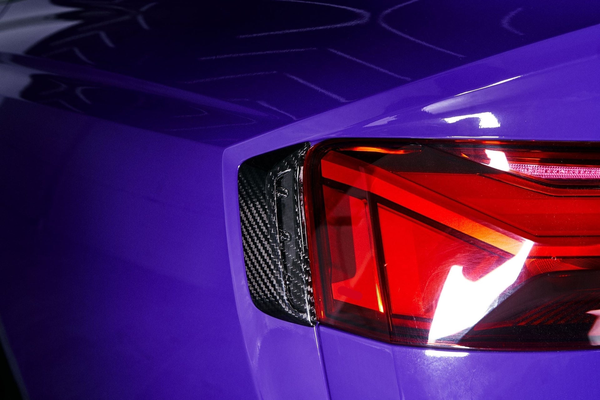 KARBEL CARBON DRY CARBON FIBER TAIL LIGHT TRIM FOR AUDI RS5 B9.5 2020-ON