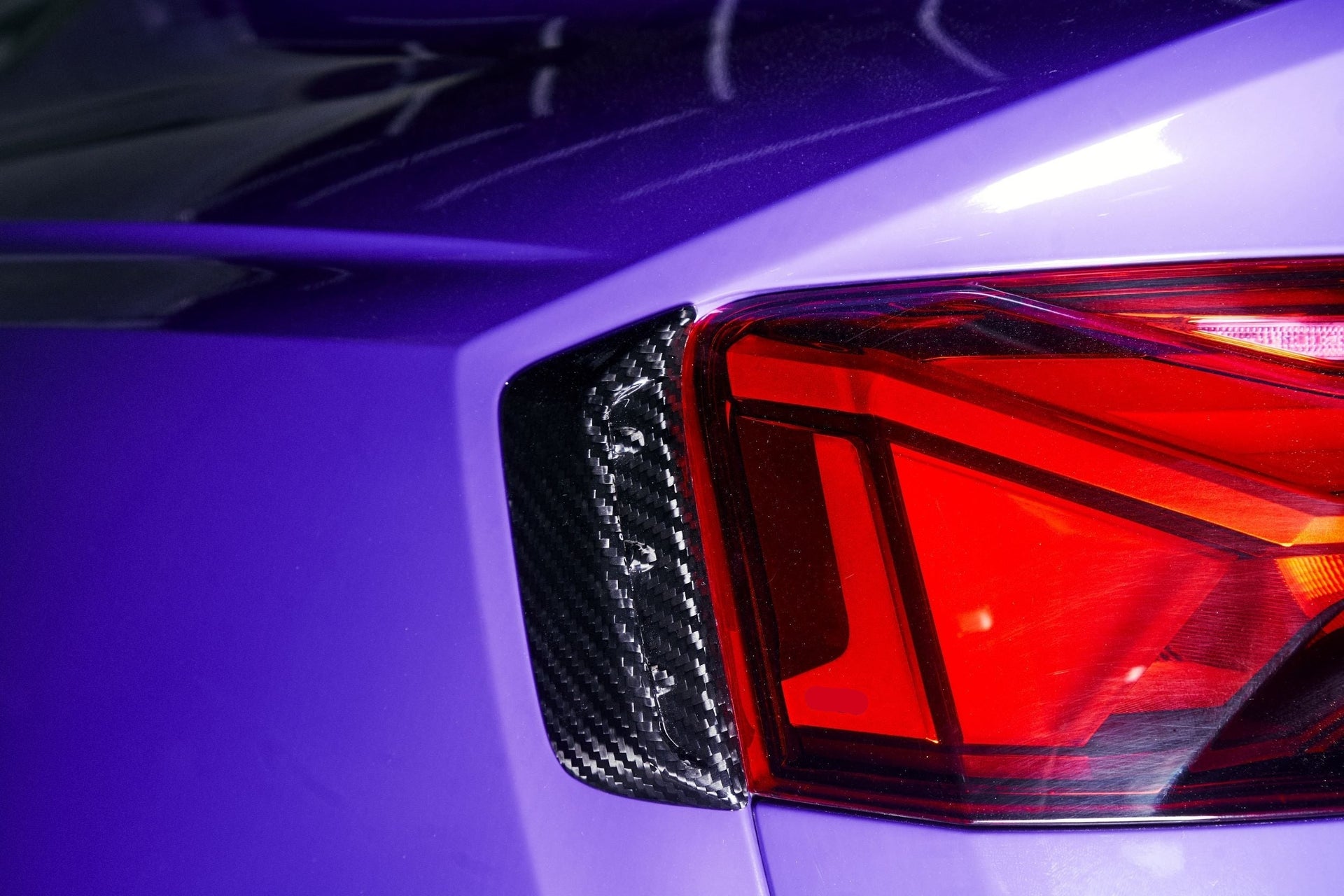 KARBEL CARBON DRY CARBON FIBER TAIL LIGHT TRIM FOR AUDI RS5 B9.5 2020-ON