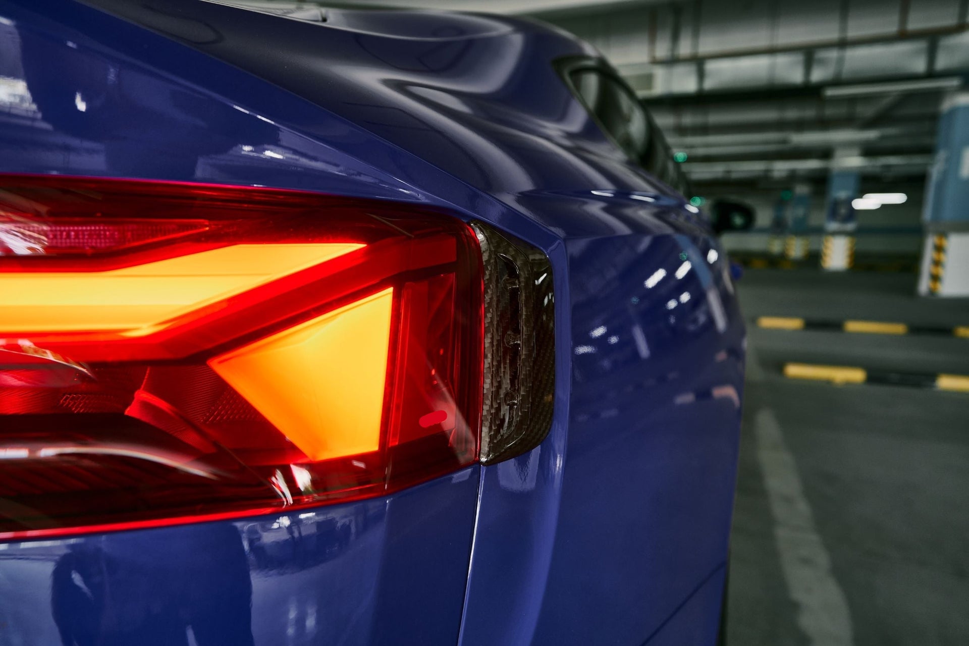 KARBEL CARBON DRY CARBON FIBER TAIL LIGHT TRIM FOR AUDI RS5 B9.5 2020-ON