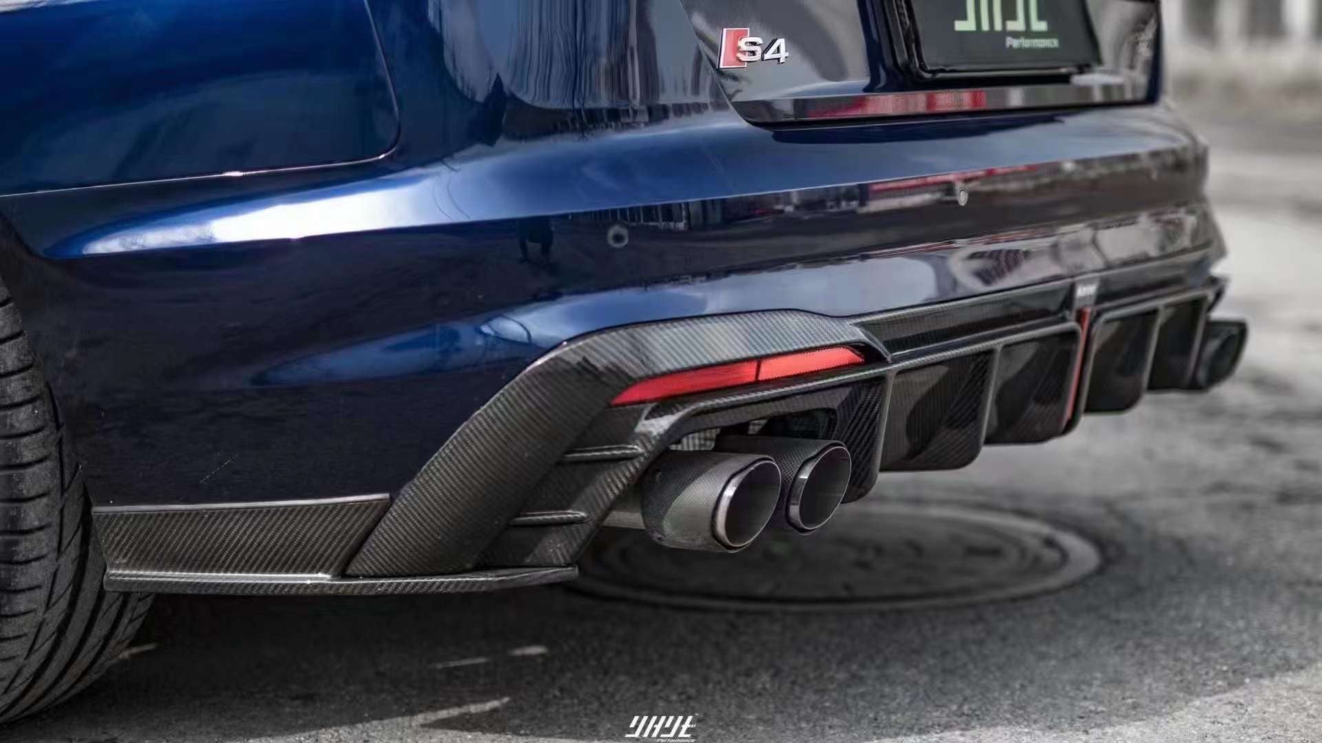 KARBEL CARBON DRY CARBON FIBER REAR DIFFUSER VER.1 WITH BRAKE LIGHT FOR AUDI S4 2020-ON B9.5