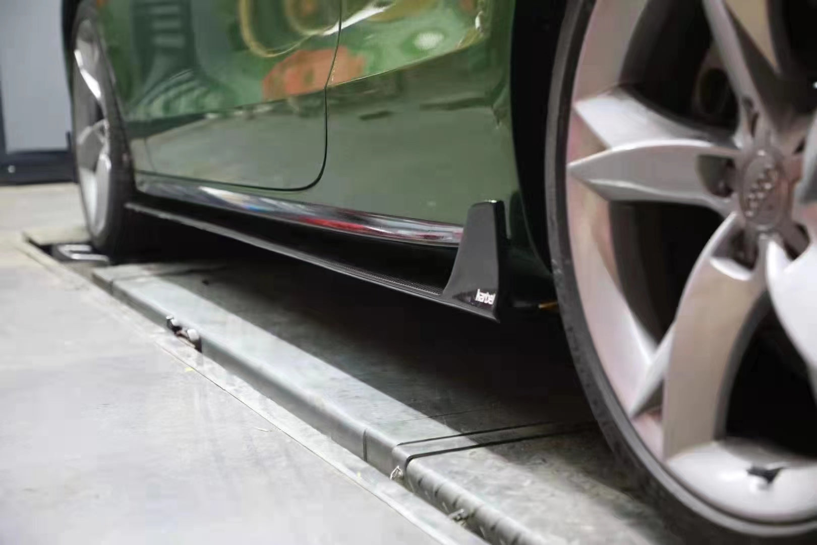 KARBEL CARBON FIBER SIDE SKIRTS FOR AUDI AUDI RS5 & S5 & A5 B9 2017-2019 SEDAN & COUPE