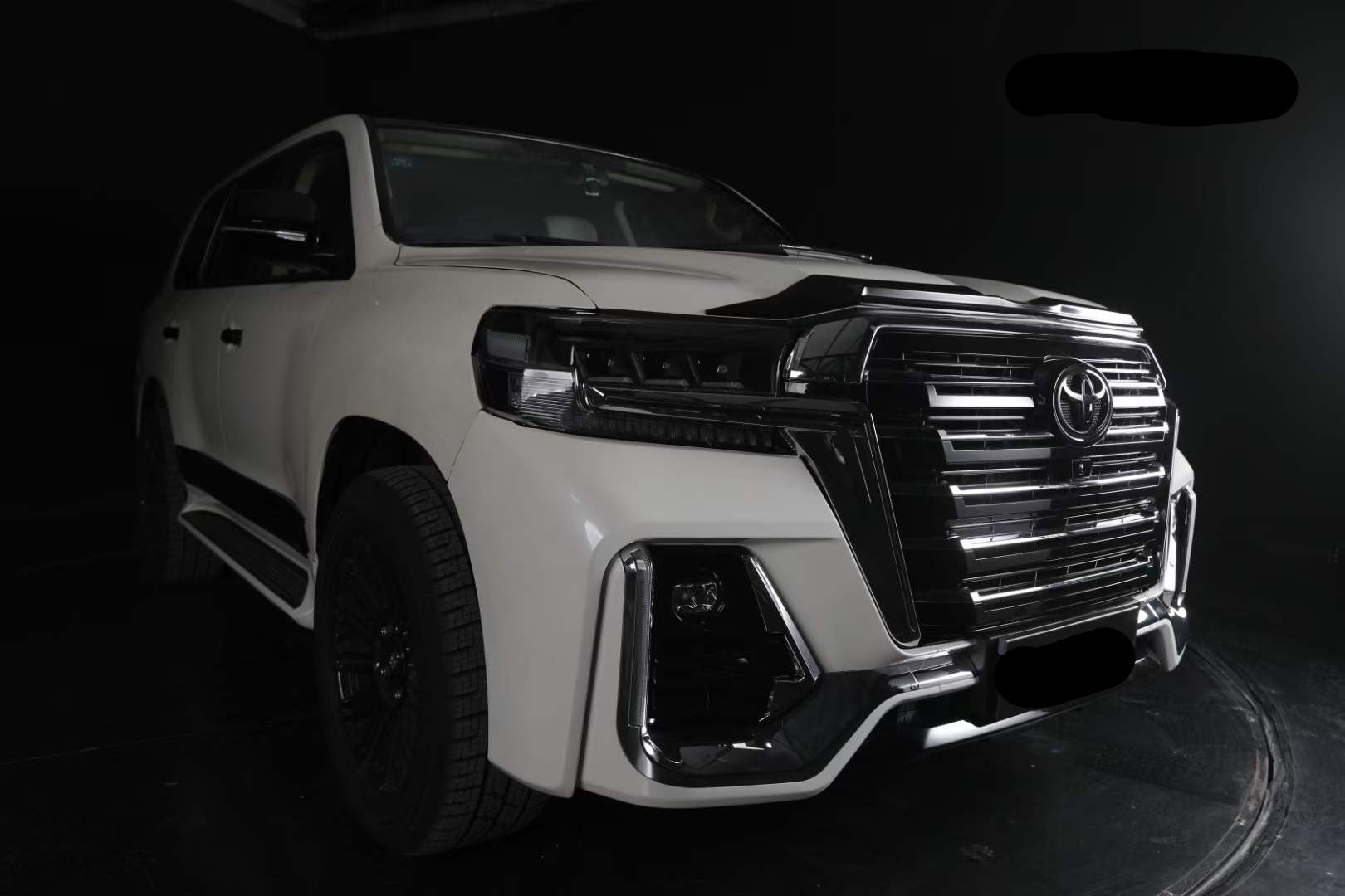 BODY KIT FOR TOYOTA LAND CRUISER LC 200 2016-2020 70th Anniversary navigator edition

Set includes:

Front bumper
Rear bumper
Front fenders
Fender flares
Rear Diffuser

Material: PP+ABS

Note: Each part of this kit can be sent separately. Please contact us if you need a specific part.