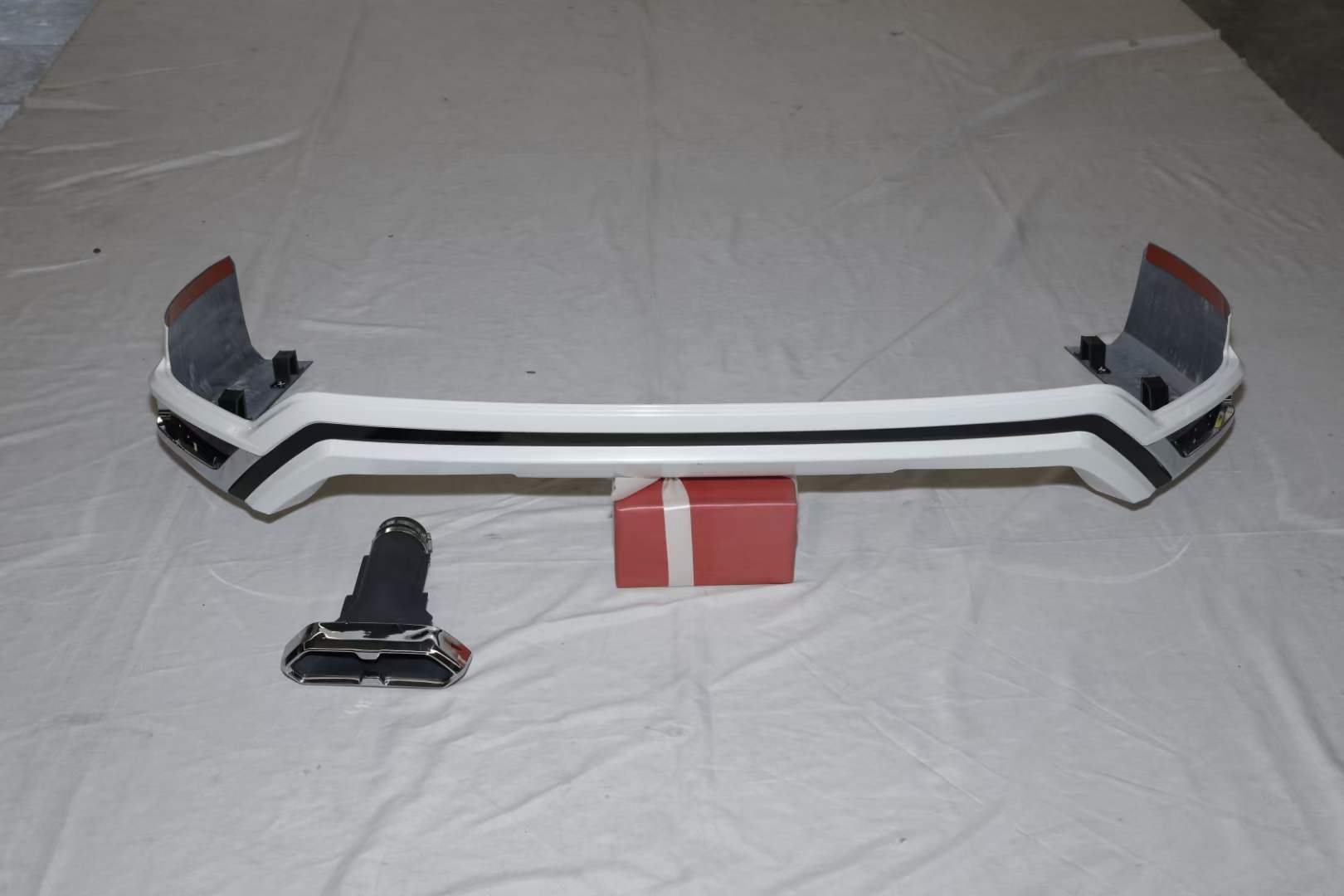       LC300-2021-MODELISTA-BODY-KIT-SIDE-FENDERS-FRONt-LIP-BUMPER-REAR-DIFFUSER-EXHAUST-PIPE