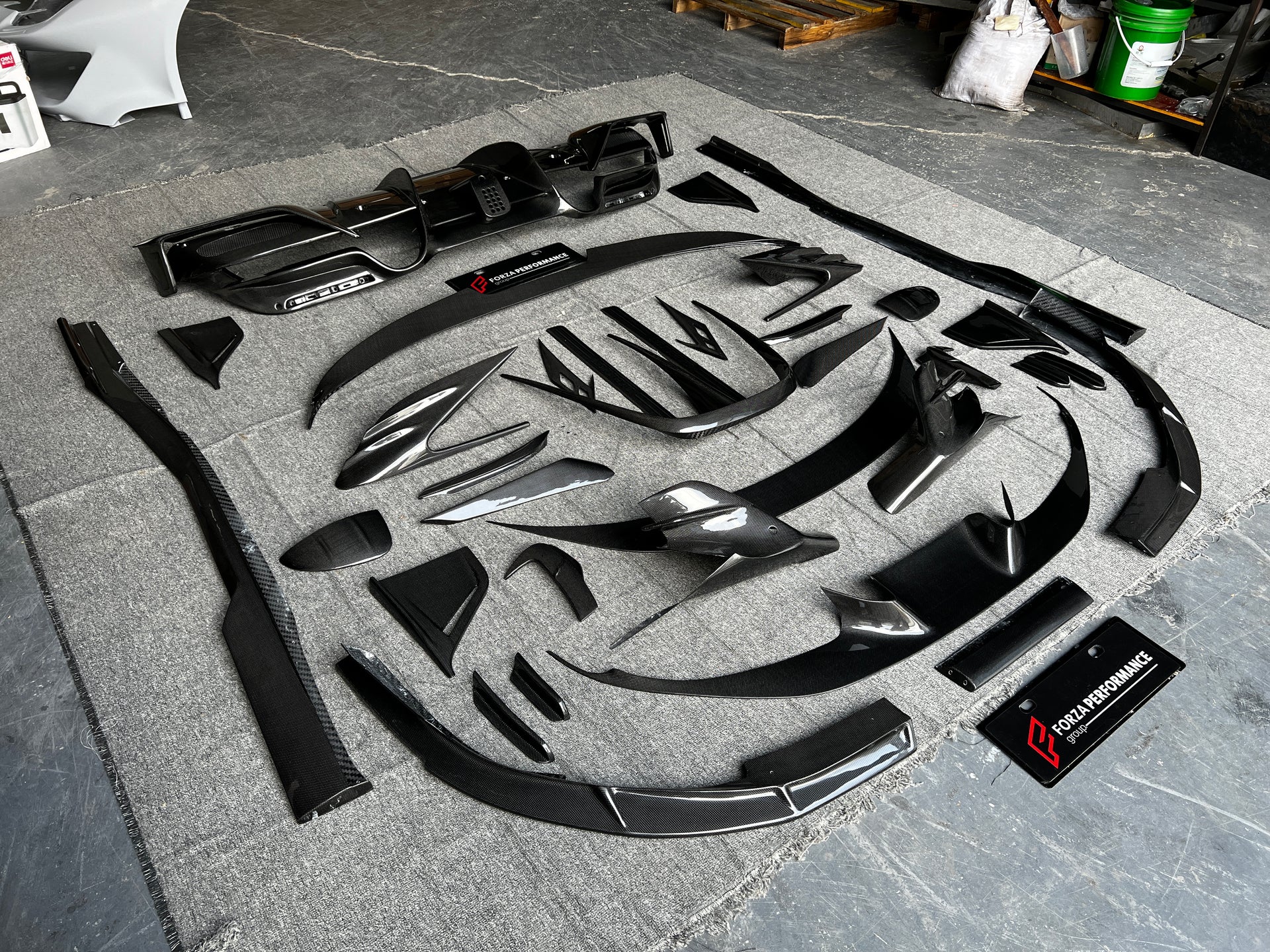 MANSORY STYLE CARBON BODY KIT for FERRARI F8