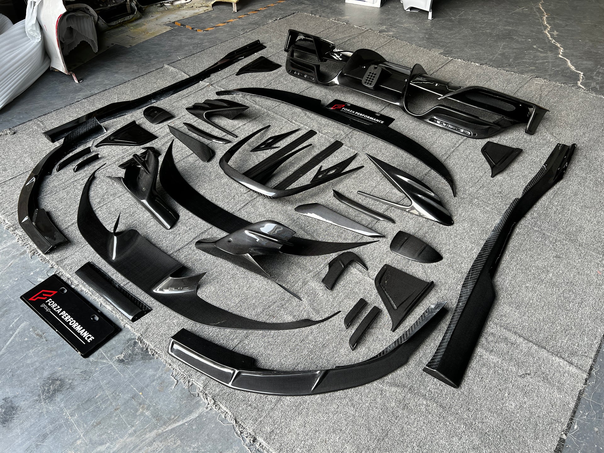 MANSORY STYLE CARBON BODY KIT for FERRARI F8