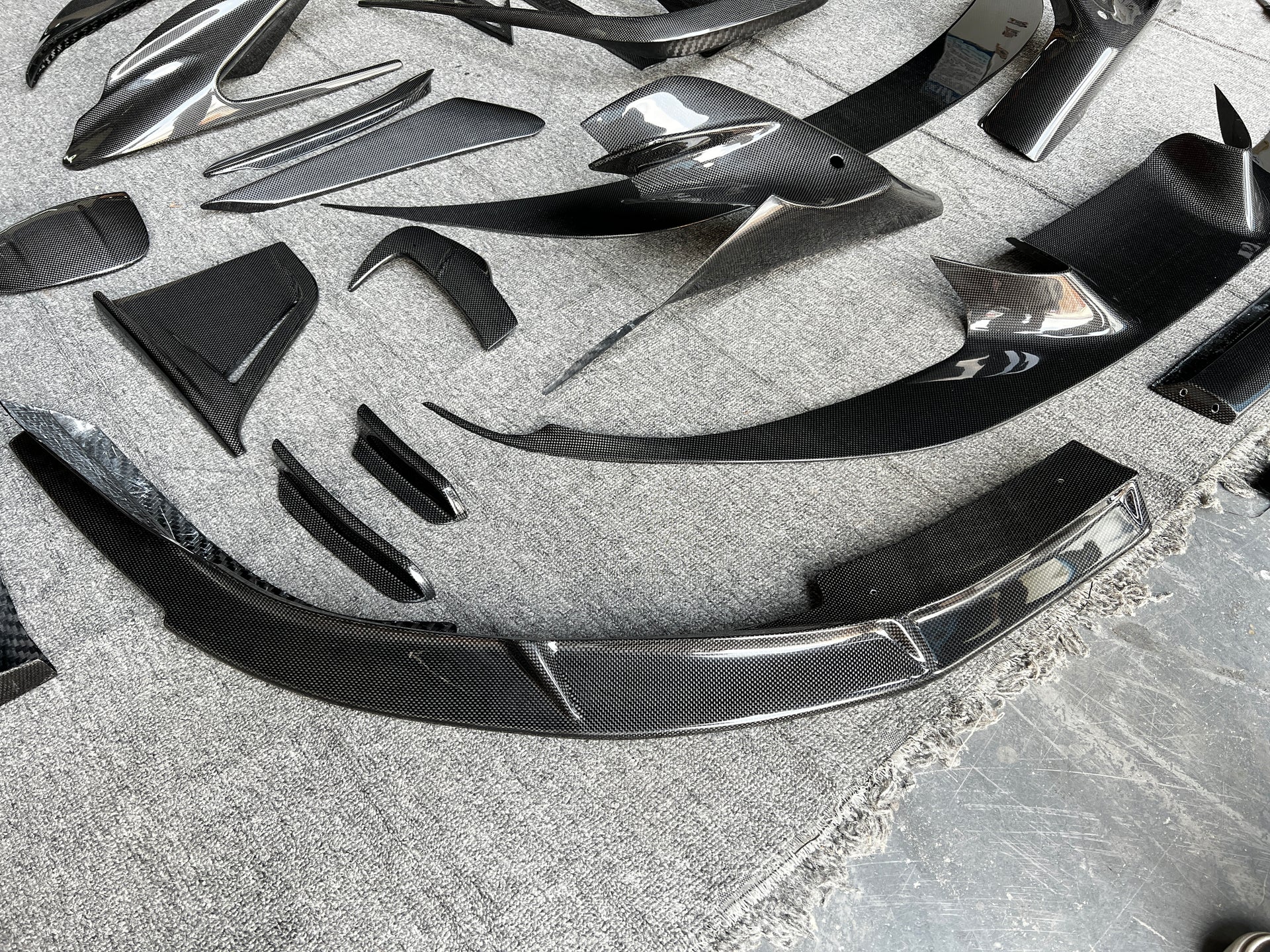MANSORY STYLE CARBON BODY KIT for FERRARI F8