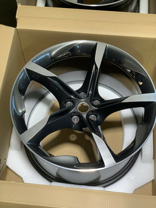 We manufacture premium quality forged wheels rims for Ferrari SF 90 SF90 in any design, size, color  Factory wheel size:  SF90 OEM specs 20 x 9.5 ET 49.9 20 x 11.5 ET 35.9