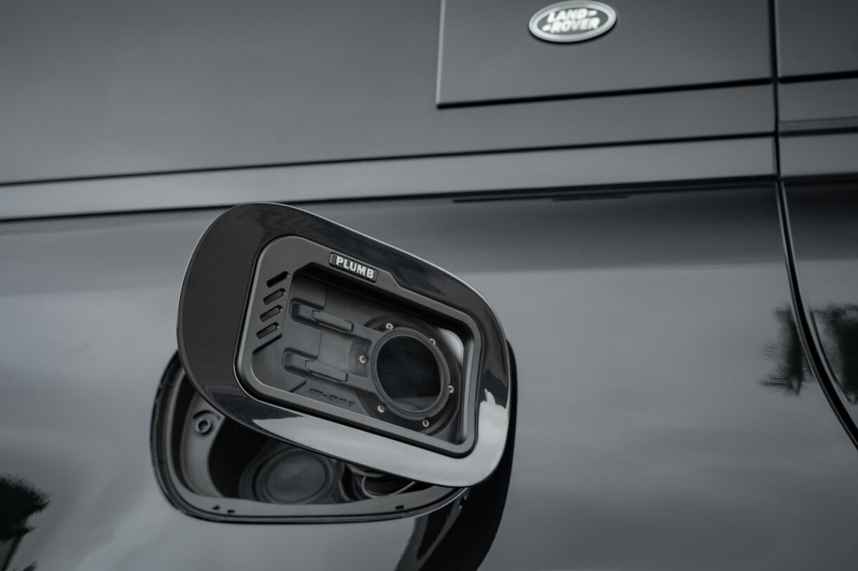PLUMB Gas Cap Cover For Land Rover Defender L663 2020+  Set include:   Gas Cap Material: Aluminum Alloy+Nylon+Silica gel+Tempered glass