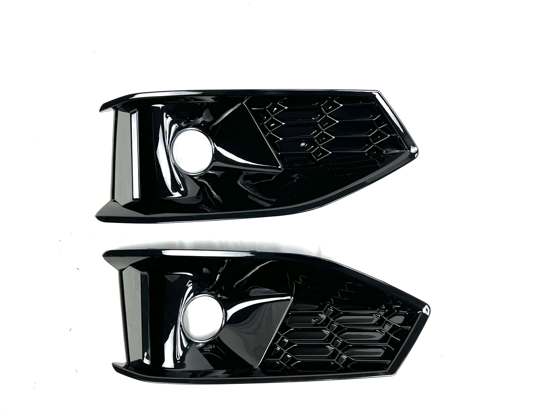 RS4 STYLE FOG LIGHTS COVER for AUDI A4 B9.5 2020+

Set includes:

Fog Lights Cover

Material: ABS+PP Plastic

NOTE: Professional installation is required