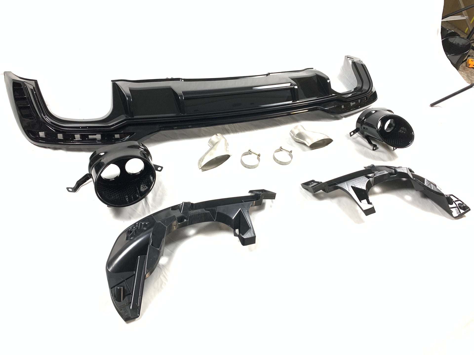 REAR DIFFUSER with EXHAUST TIPS for AUDI A4 B9.5 2021+ | RS4 STYLE