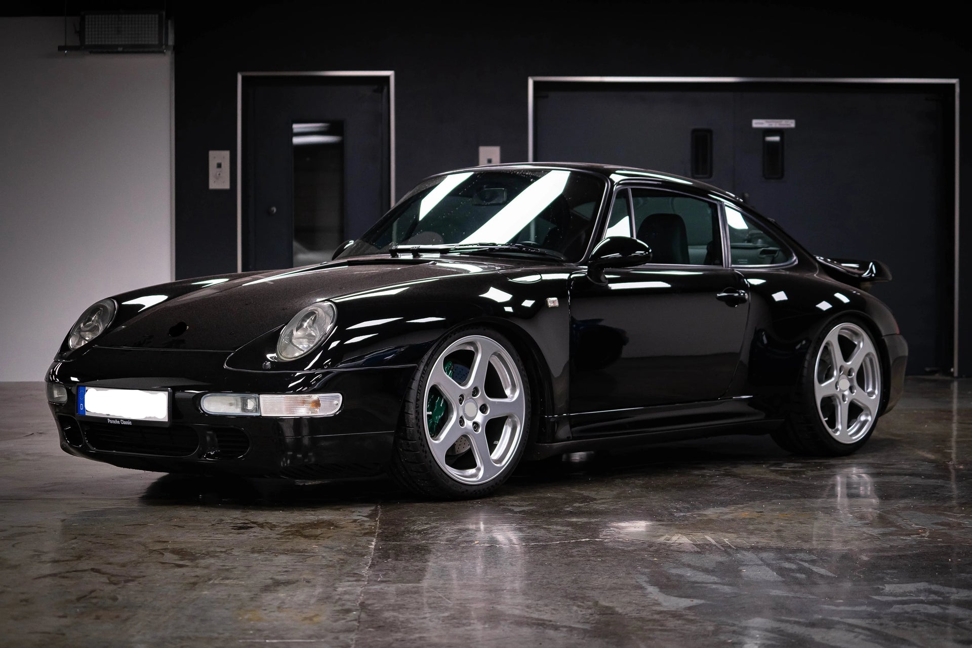 RUF FELGEN R9330036051 We manufacture premium quality forged wheels rims for   PORSCHE 911 V 993 1993 - 1998 in any design, size, color.  Wheels size:  Front 19 x 8.5 ET 56  Rear 19 x 10 ET 66  PCD: 5 x 130  CB: 71.6  Forged wheels can be produced in any wheel specs by your inquiries and we can provide our specs 