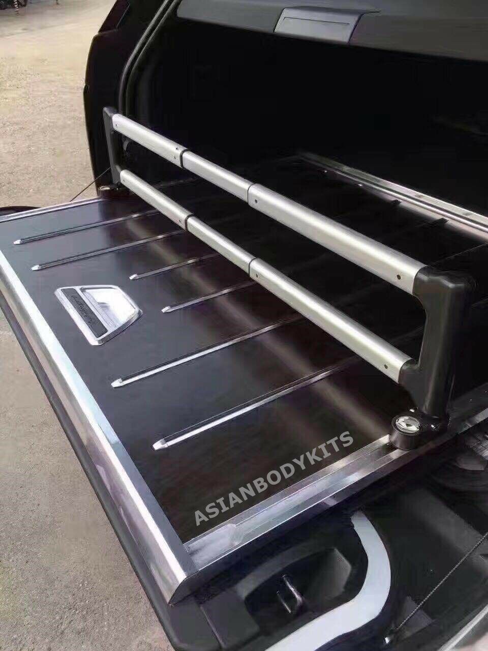 A new set of aftermarket Wooden Teak Floor Boot Liner Kit for Range Rover VOGUE L405 2013-2017 