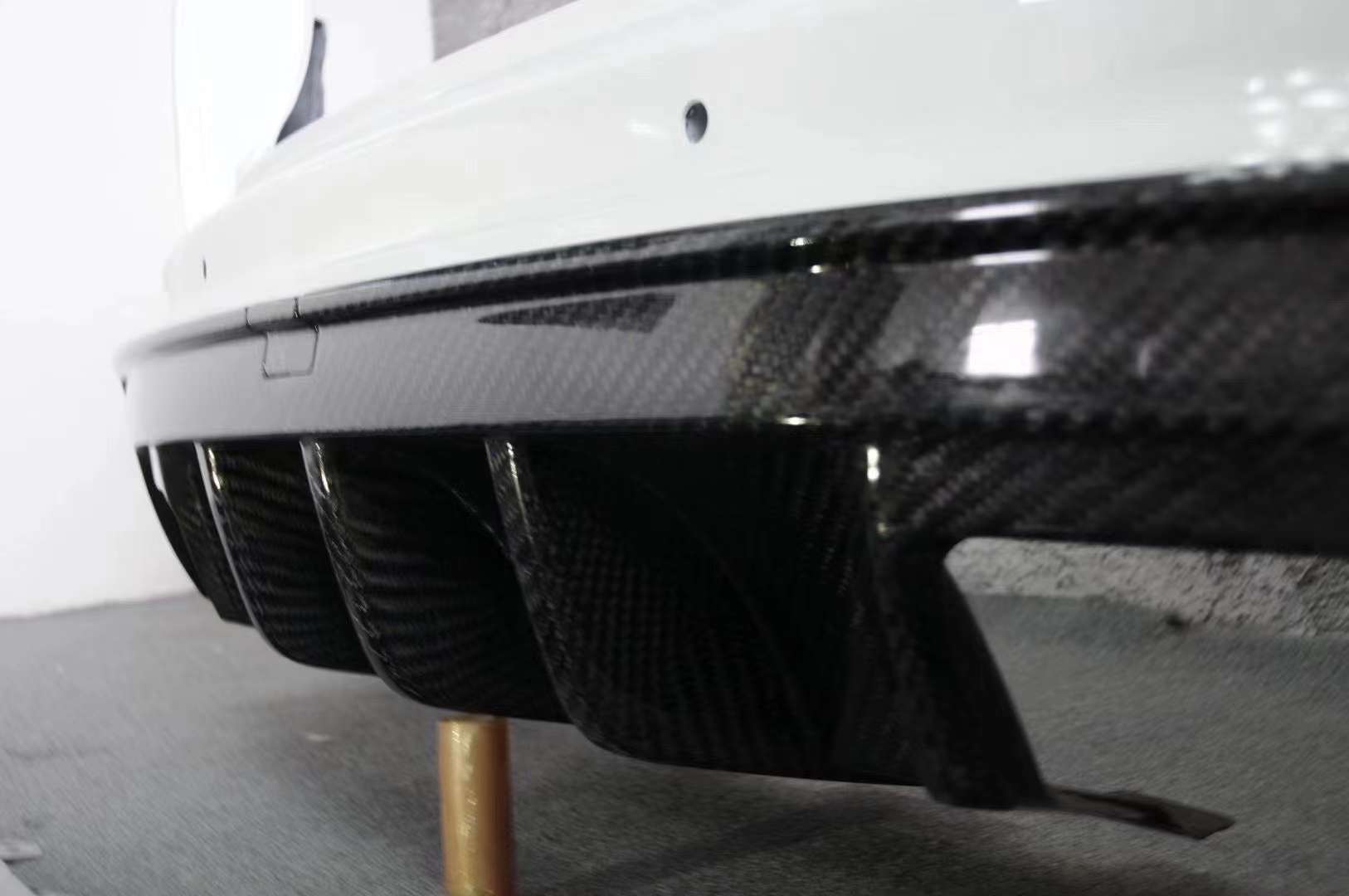 WIDE BODY KIT for LAND ROVER RANGE ROVER SPORT MODEL 2014-2017 L494




Set includes:

Front Bumper Assemby
Front Grille
Fender Flares
Side Skirts
Rear Bumper Assemby

Rear Diffuser
Exhaust Tips

Material: Fiberglass

Note:Professional installation is required

CONTACT US FOR PRICING