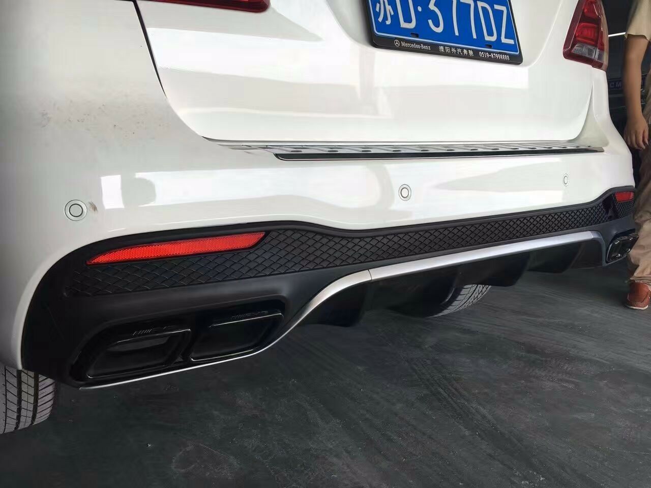 Mercedes Benz GLE AMG (W166) Rear diffuser with exhaust tips – Forza ...
