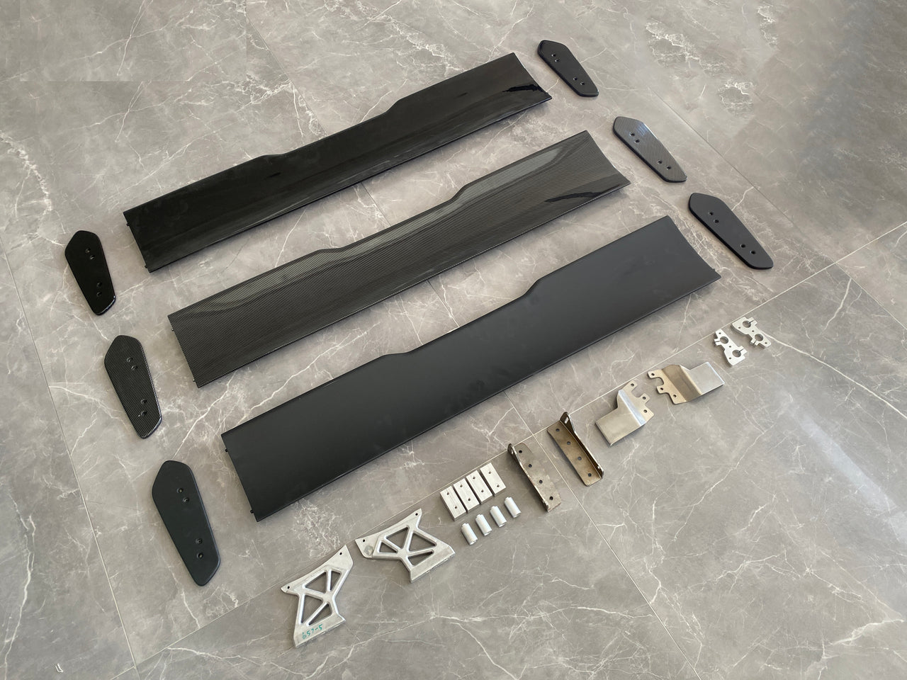 REAR SPOILER FOR BMW M3 F80 2014 - 2018 / M4 F82 2014 - 2020  Set include:  Carbon Spoiler Material: Carbon Fiber  Note: Professional installation is required