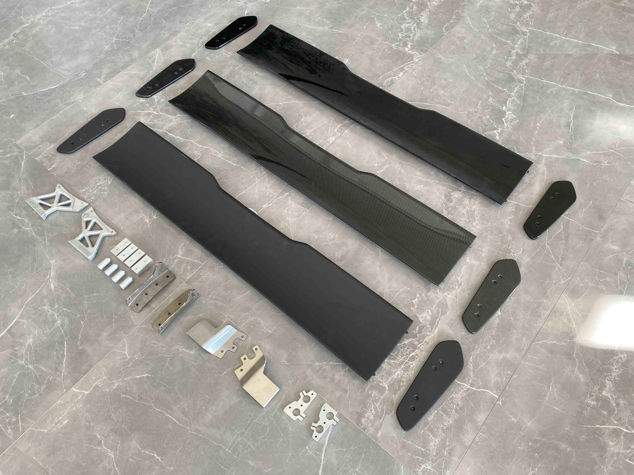 REAR SPOILER FOR BMW M3 F80 2014 - 2018 / M4 F82 2014 - 2020  Set include:  Carbon Spoiler Material: Carbon Fiber  Note: Professional installation is required