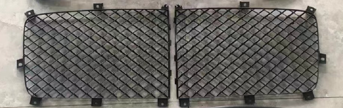 OEM Style Grill With Front Camera For Bentley Fying Spur 2020+ 3SE853683C 3SE853583A  Set include:    Grill With Front Camera NOTE: Professional installation is required   * Each part can send separately. If you need, please contact us.