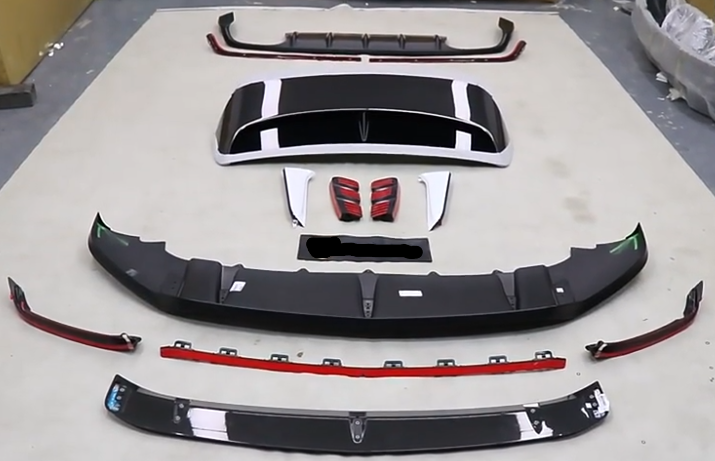CARBON BODY KIT for BENTLEY BENTAYGA 2020+  Set includes:  Front Lip Side Skirts Rear Diffuser Spoiler