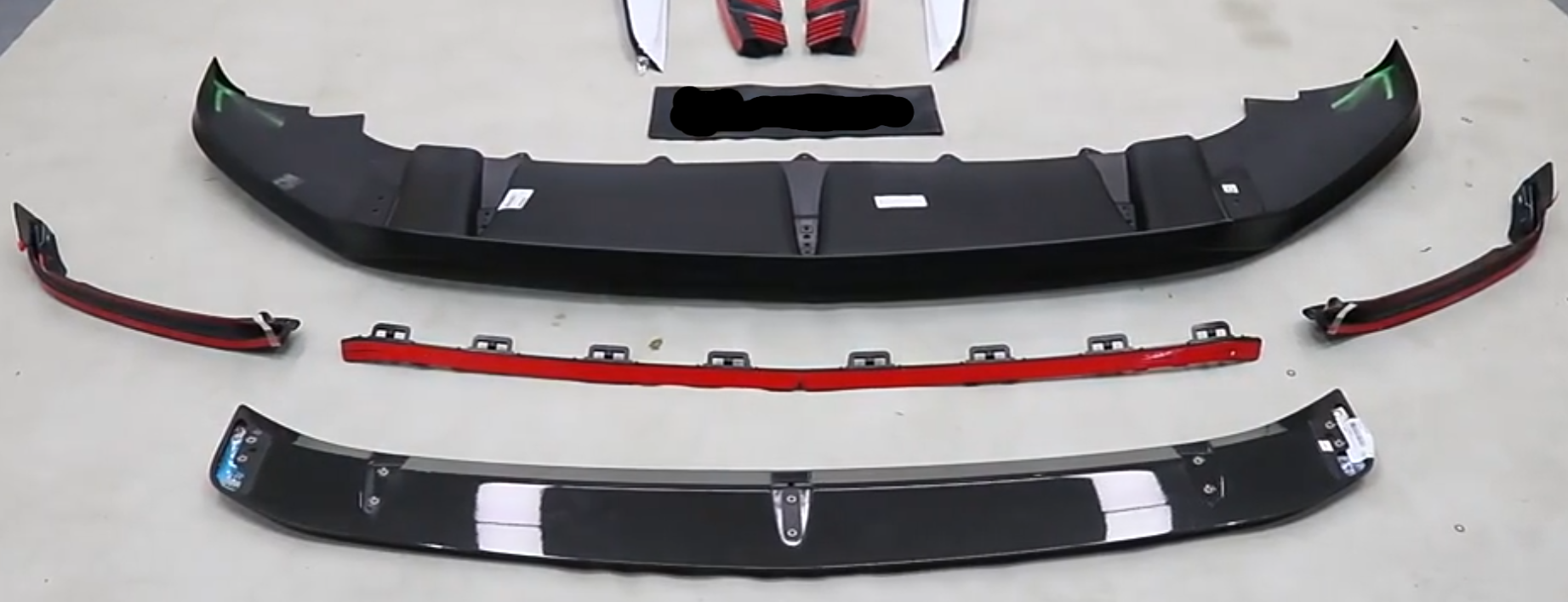 CARBON BODY KIT for BENTLEY BENTAYGA 2020+  Set includes:  Front Lip Side Skirts Rear Diffuser Spoiler
