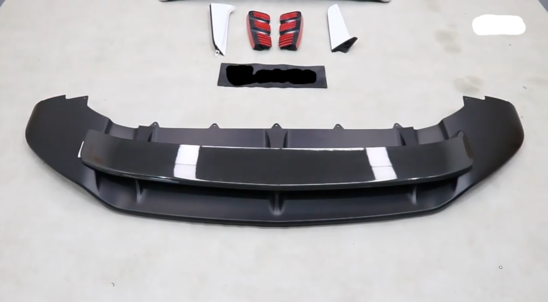 CARBON BODY KIT for BENTLEY BENTAYGA 2020+  Set includes:  Front Lip Side Skirts Rear Diffuser Spoiler