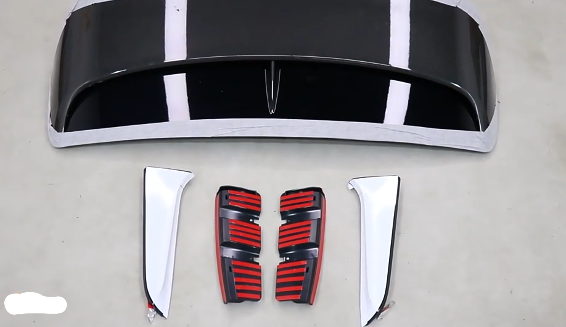CARBON BODY KIT for BENTLEY BENTAYGA 2020+  Set includes:  Front Lip Side Skirts Rear Diffuser Spoiler