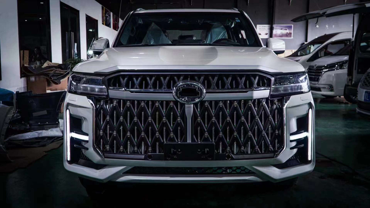 NEW VOGUE BODY KIT FOR TOYOTA LAND CRUISER 300 LC300 2021+ Full Body Kit For Toyota Land Cruiser 300 LC 300 2021+  Set include:  Front bumper  Front Grille Rear bumper exhaust tips Material: FiberGlass