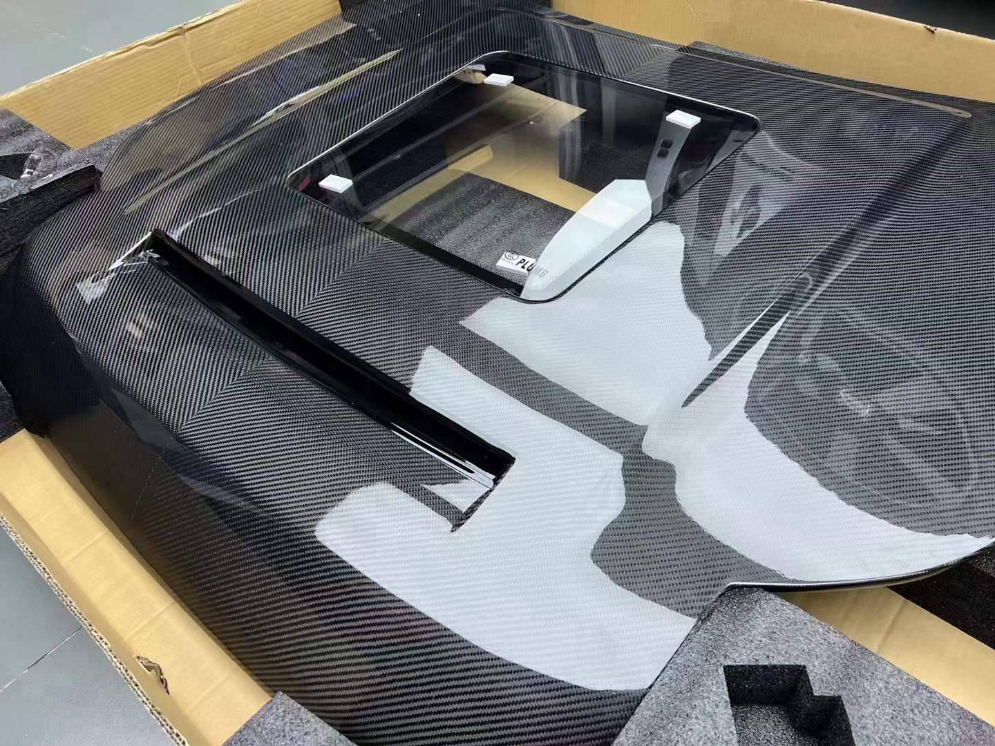 PLUMB CARBON HOOD FOR LAND ROVER DEFENDER L663 2020+