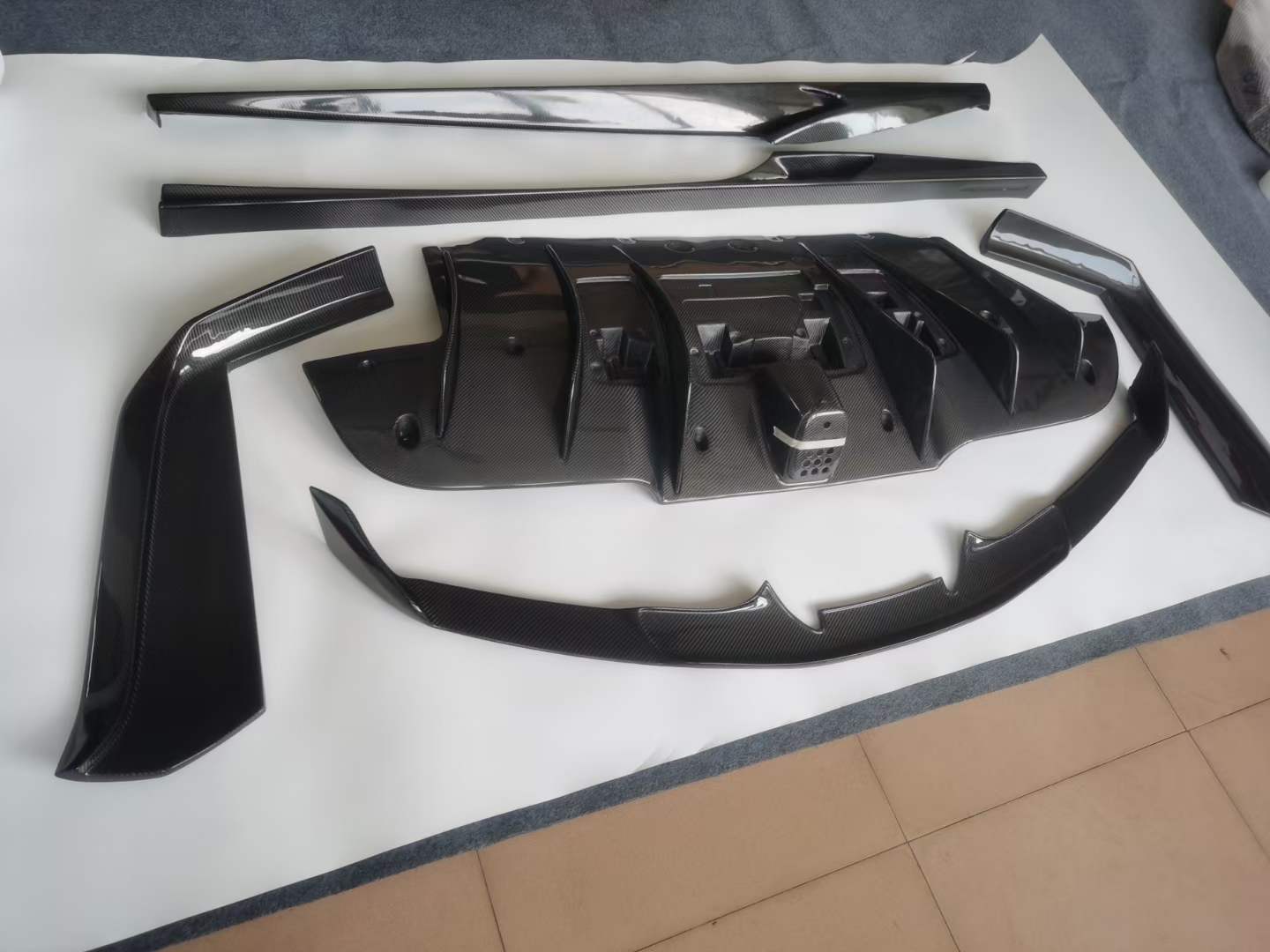 DRY Carbon Fiber Bodykit for:  Ferrari 488 GTB and Spider 2015+