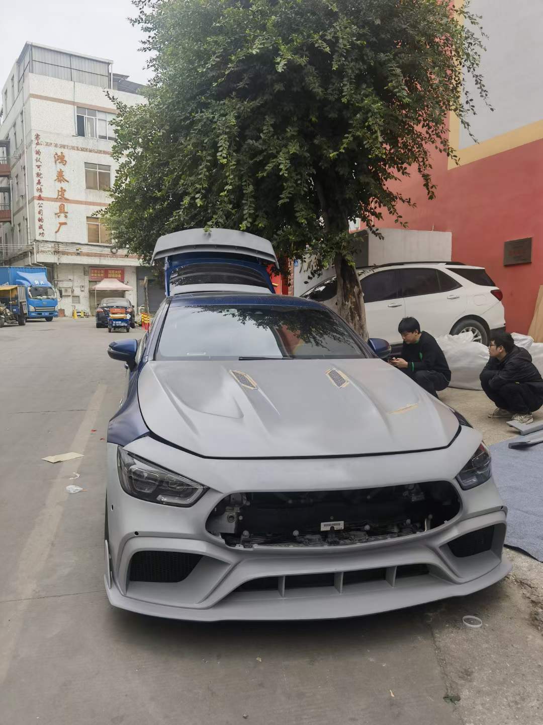 Conversion Body Kit For Mercedes Benz AMG GT GT43 GT50 GT53 GT63 GT63s To Diamont GT Kit  Set include:   Front Bumper Assembly Rear Bumper Assembly Rear Diffiser Side Skirts Side Trims Fenders Material: Plastic  NOTE: Professional installation is required