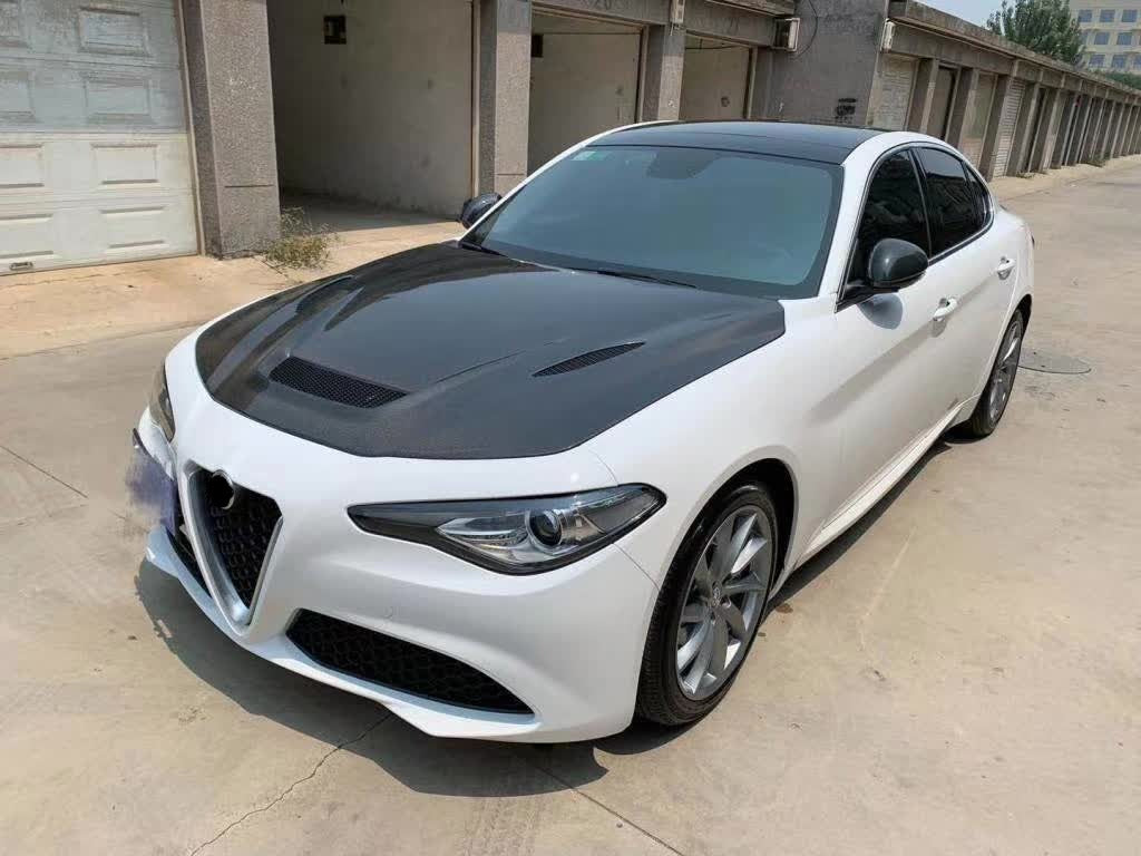Carbon hood for alfa romeo guilia
