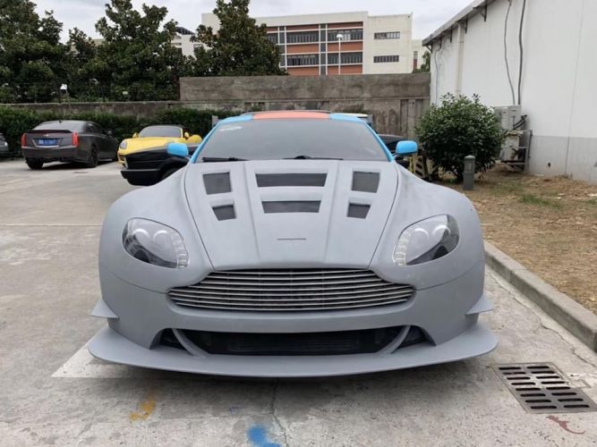Aston Martin VANTAGE V12 GT3 wide body kit front bumper rear bumper side skirts fenders spoiler hood sport