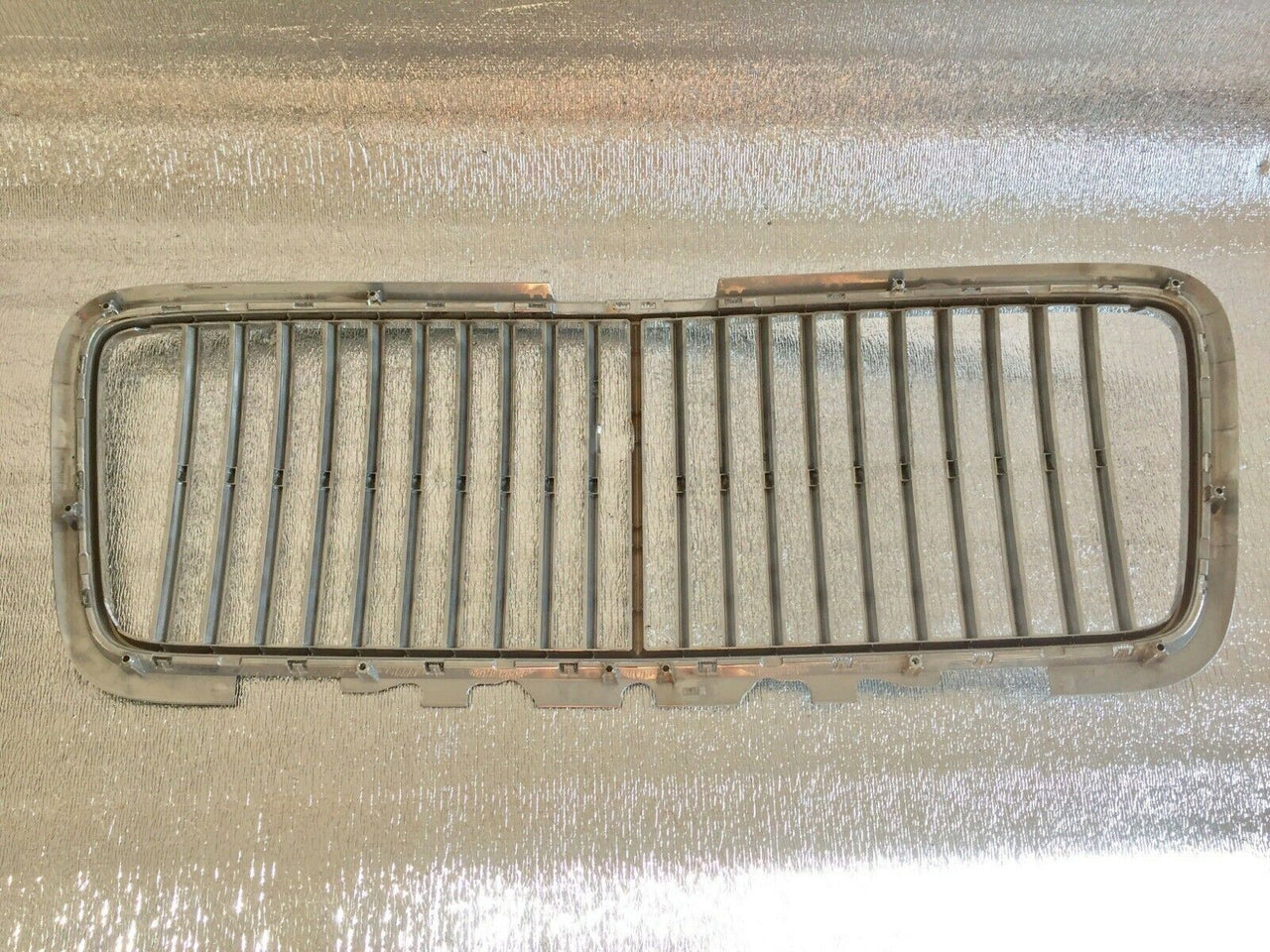 OEM Chrome Radiator Grill For Bentley Flying Spur 2020+  Set include:    Radiator Material: Aluminium NOTE: Professional installation is required  Code: 3SE853667   * Each part can send separately. If you need, please contact us.