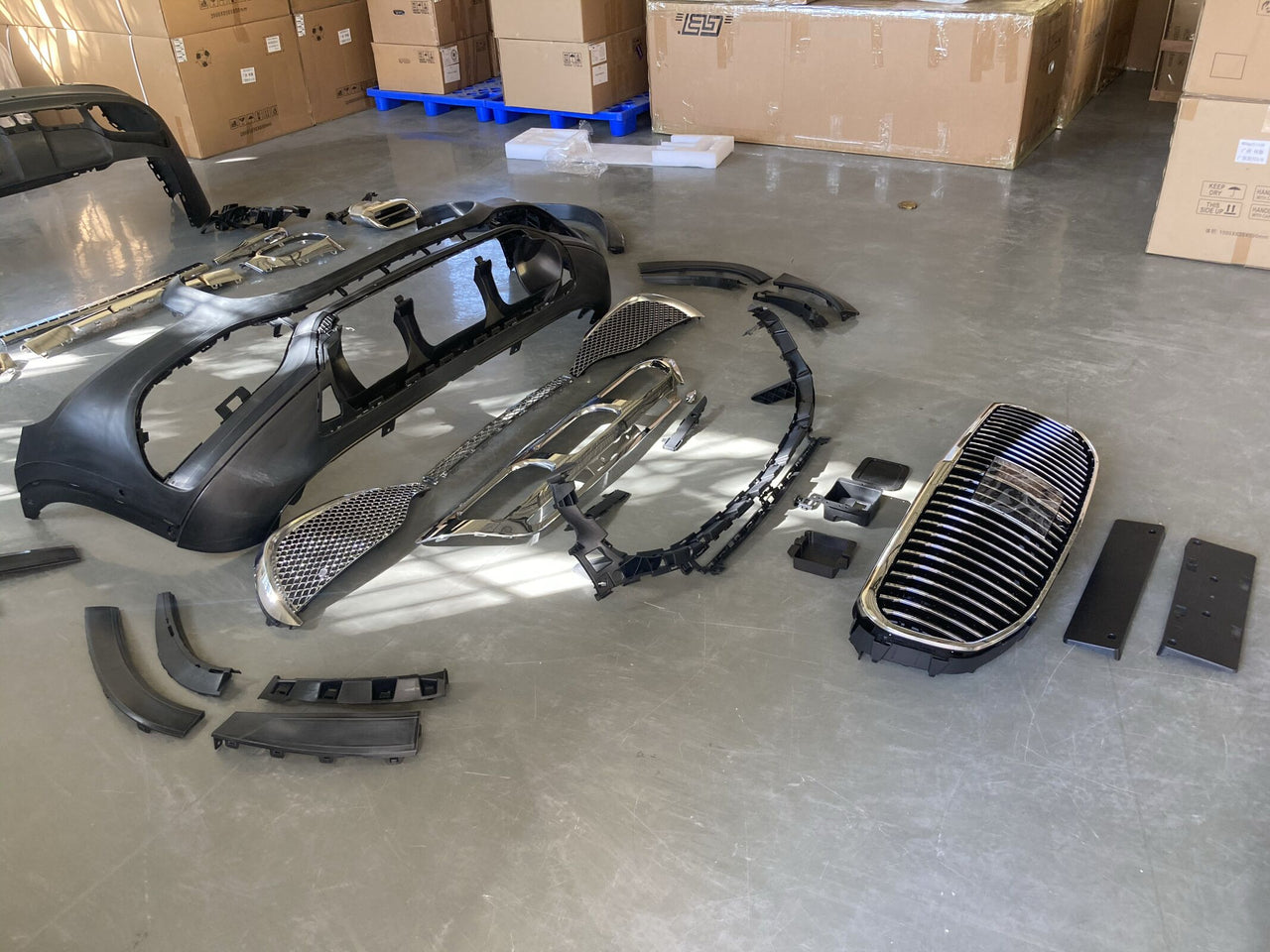 Body Kit for MERCEDES BENZ GLS M MODEL 2020  Set include:   Rear bumper  Grille Wheel trim  Material: PP+ABS  * Each part can be send separately. If you need, please contact us.