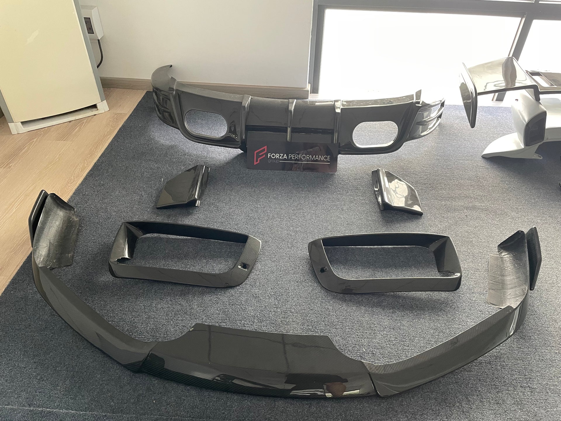 DRY CARBON BODY KIT FOR PORSCHE 911 992 TURBO TURBO S 2019+  Set includes:  Front Lip Front Air Vent Covers Side Skirts  Rear Diffuser Exhaust Tips Rear Canards Rear Spoiler