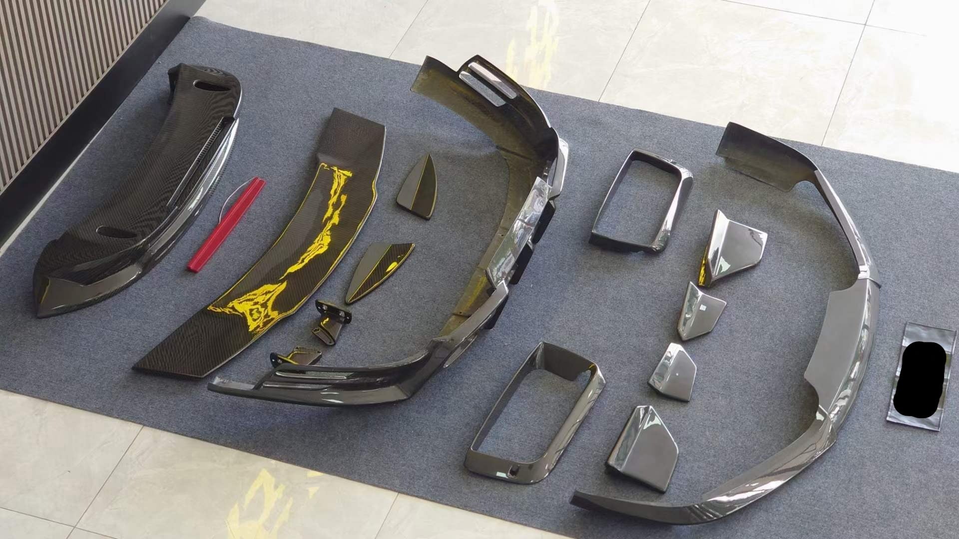 DRY CARBON BODY KIT FOR PORSCHE 911 992 TURBO TURBO S 2019+  Set includes:  Front Lip Front Air Vent Covers Side Skirts  Rear Diffuser Exhaust Tips Rear Canards Rear Spoiler
