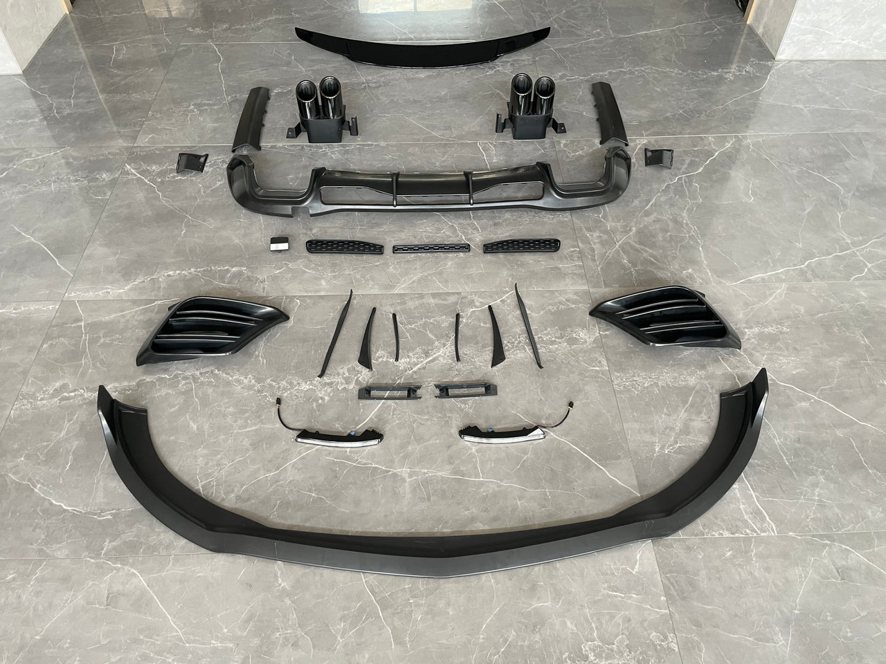 Body kit for Mercedes Benz S Class W223  Set include:   Front lip  Front bumper splitters Spoiler  Rear diffuser with exhaust tips  MATERIAL: Plastic PP