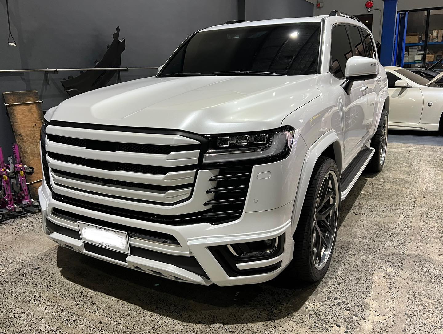 We manufacture premium quality forged wheels rims for   TOYOTA LAND CRUISER 300 LC 300 in any design, size, color.  Wheels size: 22 x 9.5  PCD: 6 X 139.7  CB: 95.1  Forged wheels can be produced in any wheel specs by your inquiries and we can provide our specs