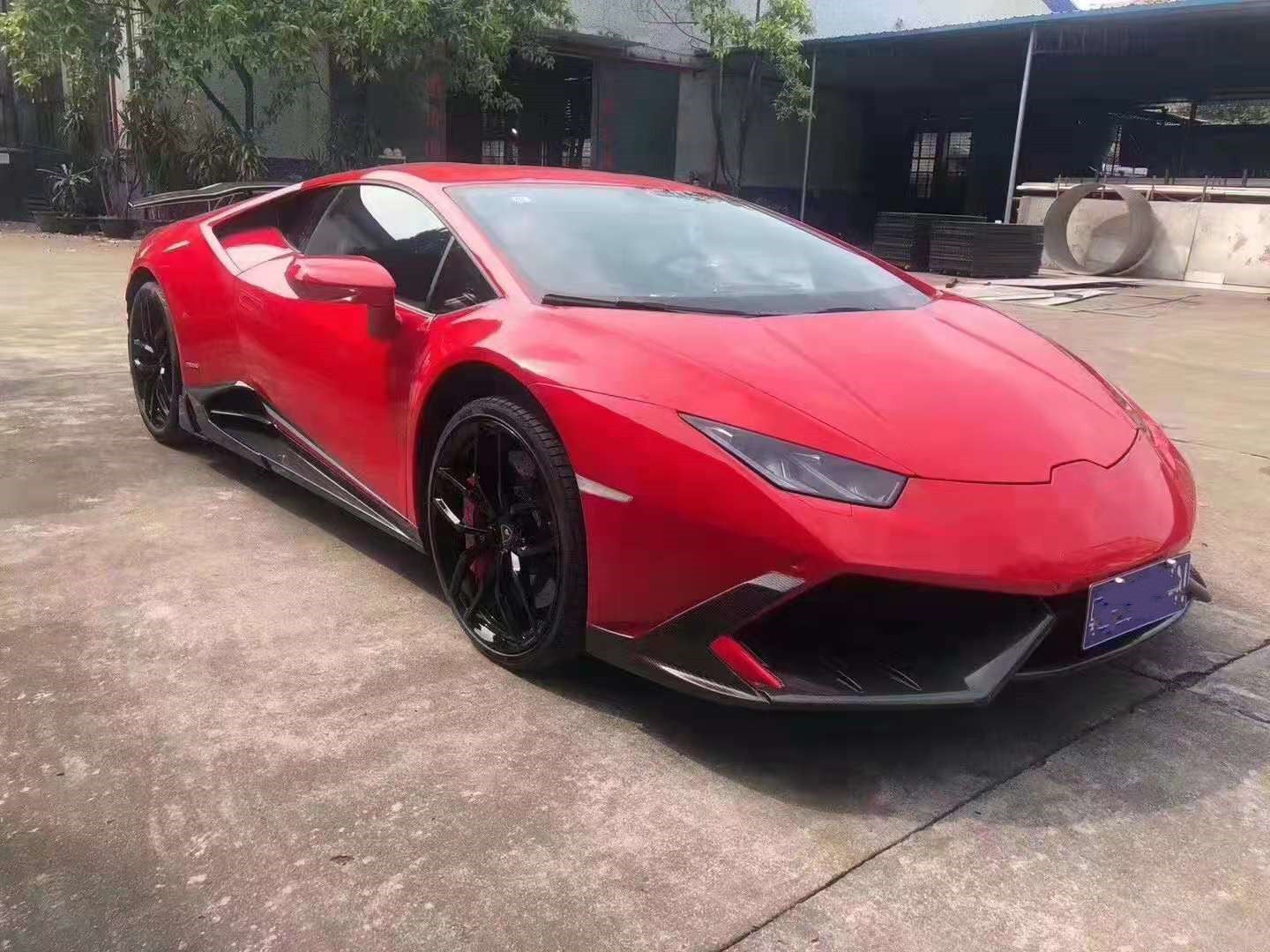 CARBON FIBER BODY KIT for LAMBORGHINI HURACAN LP610-4 LP580-2 2013 - 2016

Set includes:
Front Lip
Front Bumper Trims
Side Skirts
Rear Spoiler
Rear Diffuser

Material: Carbon Fiber

Note: Professional installation is required