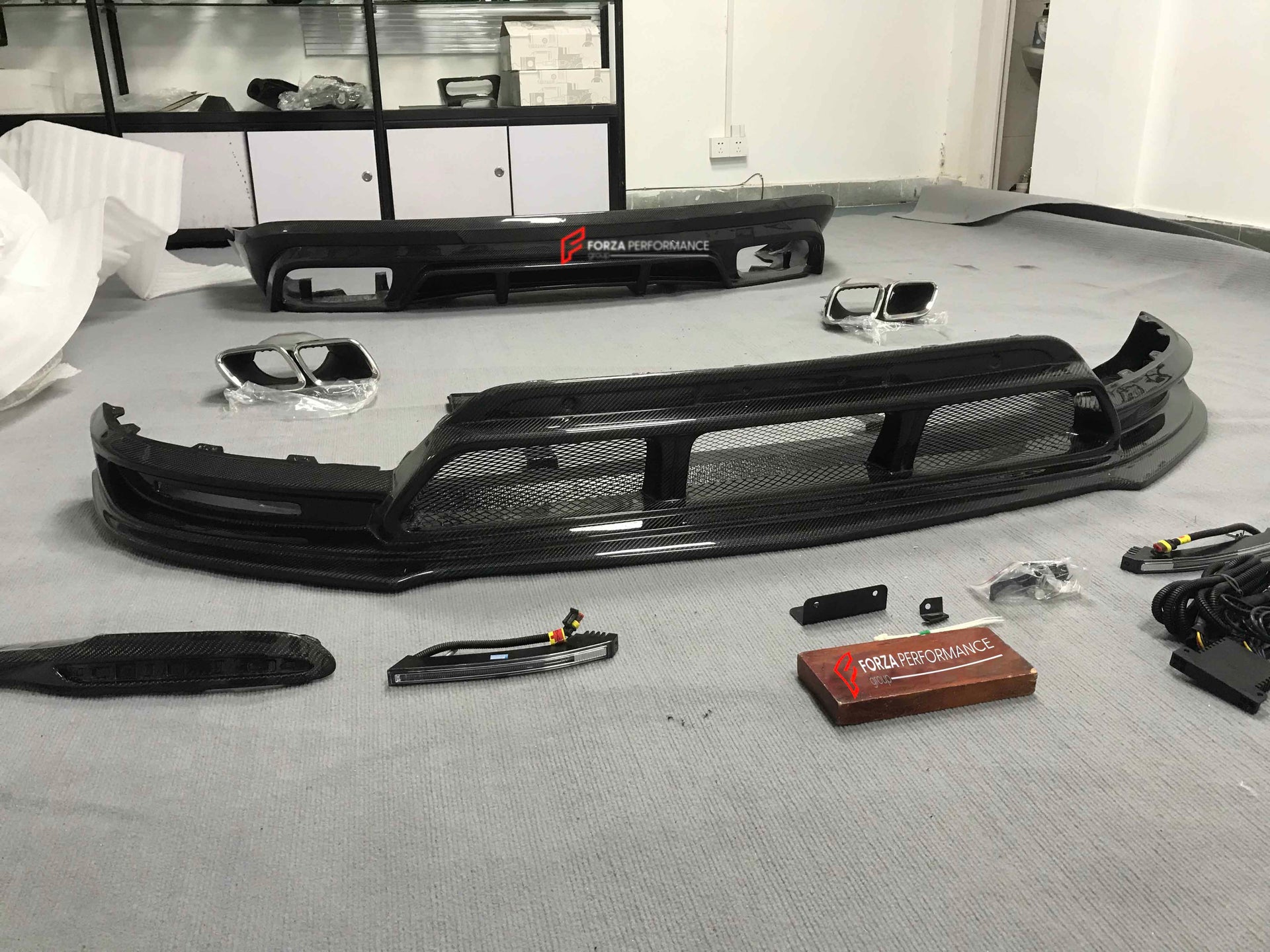 CARBON FIBER BODY KIT FOR MERCEDES BENZ GLS X167 GLS 2020+ MAYBACH STYLE