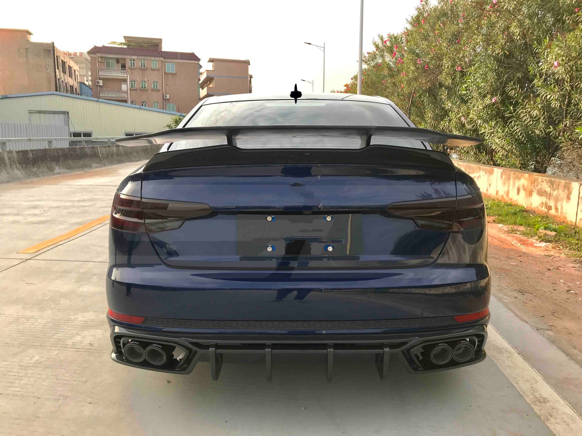 CARBON FIBER DUCKTAIL REAR SPOILER for AUDI A4 S4 B9 B9.5 2017+

Set includes:

Ducktail Rear Spoiler

Material: Carbon Fiber

NOTE: Professional installation is required