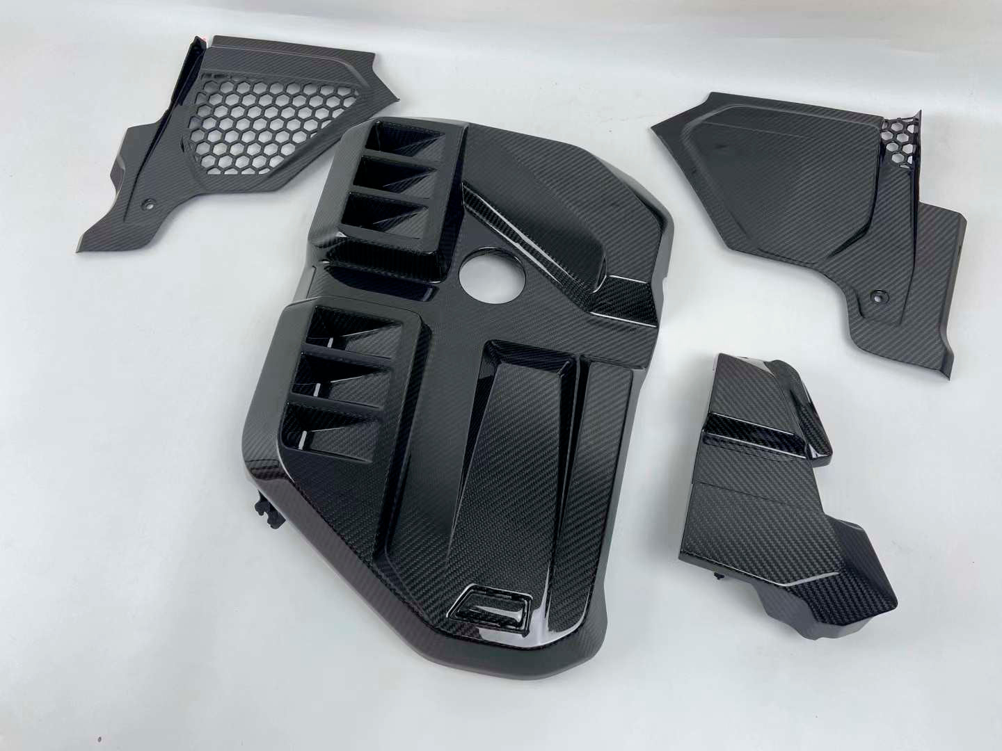 CARBON FIBER ENGINE COVER KIT for BMW G8X M2 M3 M4 2020+

Set includes:

Engine Cover
Intake
Strut Brace / Bar

Material: Carbon Fiber

Engine Cover
Intake
Strut Brace / Bar

Material: Carbon Fiber