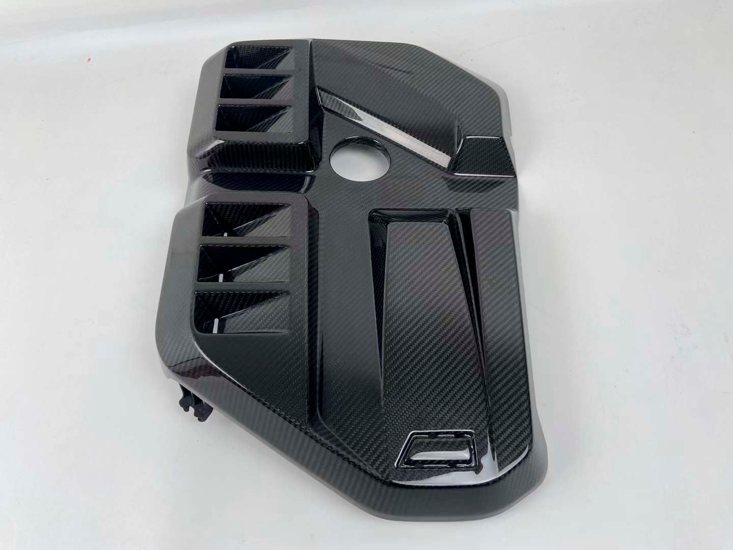 CARBON FIBER ENGINE COVER KIT for BMW G8X M2 M3 M4 2020+

Set includes:

Engine Cover
Intake
Strut Brace / Bar

Material: Carbon Fiber