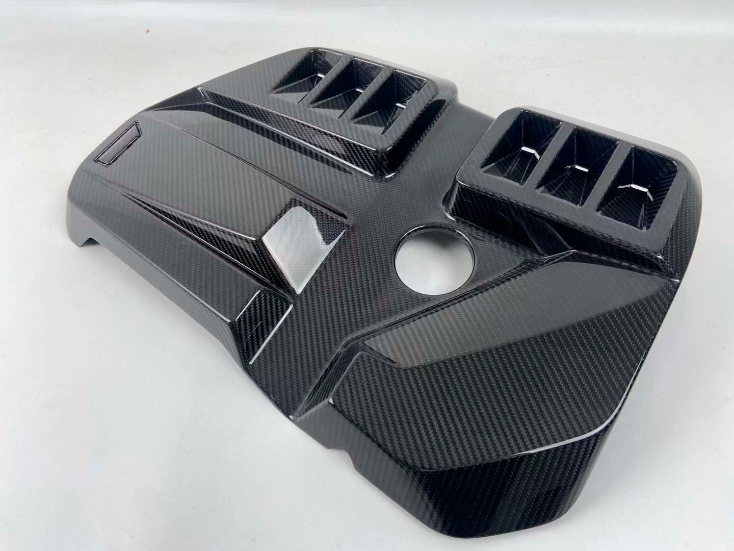 CARBON FIBER ENGINE COVER KIT for BMW G8X M2 M3 M4 2020+

Set includes:

Engine Cover
Intake
Strut Brace / Bar

Material: Carbon Fiber