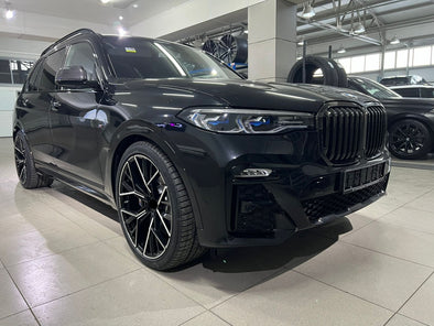 811M STYLE M8 WHEELS We produced premium quality forged wheels rims for  BMW X7 G07  Our wheels sizes:   Front 22 x 9.5 ET 22  Rear 22 x 10.5 ET 28  Finishing: Glossy Black + Machined Face  Forged wheels can be produced in any wheel specs by your inquiries and we can provide our specs