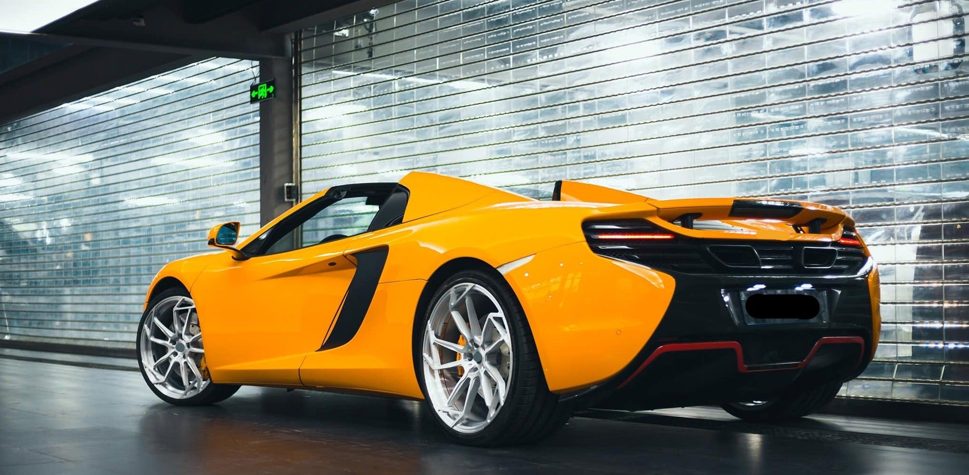 We produced premium quality forged wheels rims for  MCLAREN 650S  Our wheels sizes:   Front 20 x 9 ET 32  Rear 21 x 12.5 ET 38  Finishing: White  Forged wheels can be produced in any wheel specs by your inquiries and we can provide our specs