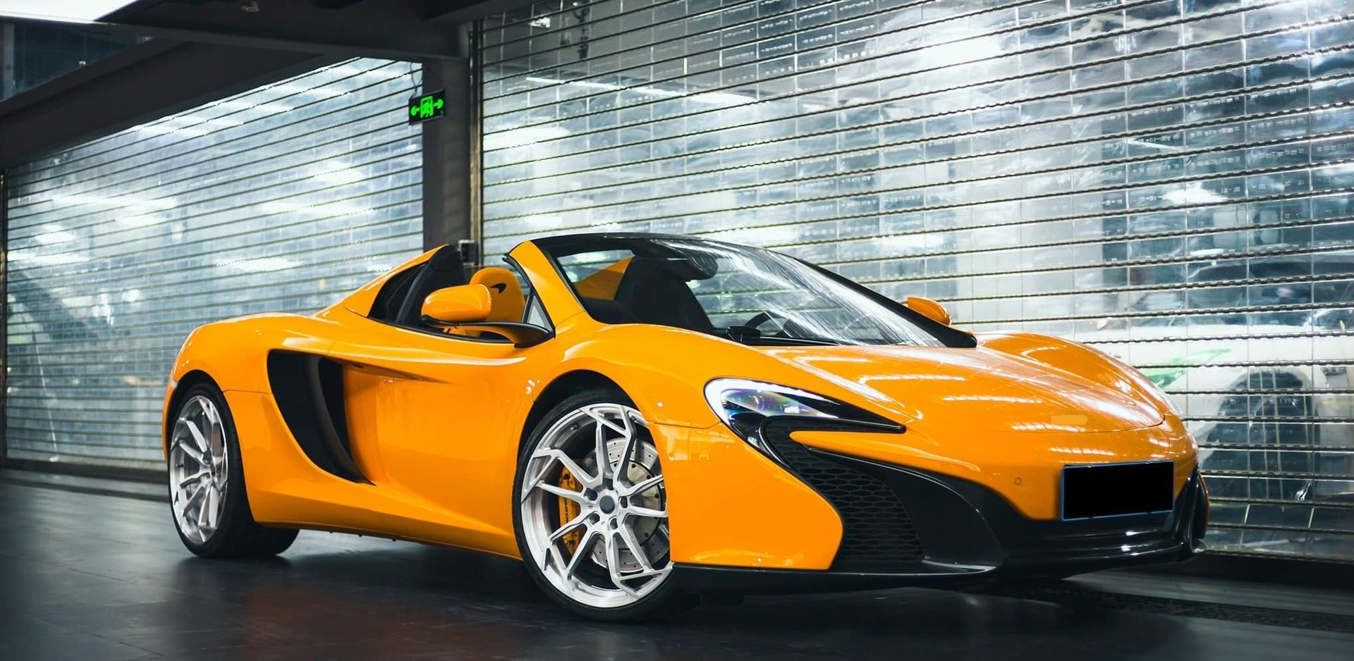 We produced premium quality forged wheels rims for  MCLAREN 650S  Our wheels sizes:   Front 20 x 9 ET 32  Rear 21 x 12.5 ET 38  Finishing: White  Forged wheels can be produced in any wheel specs by your inquiries and we can provide our specs